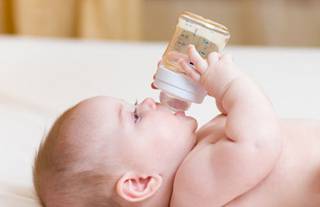 שתיית מים אצל תינוקות