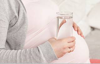 שתיית מים בהריון